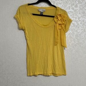 MNG by Mango Solid Yellow T-Shirt Neckline Flower Accent Short‎ Sleeve Stretch M